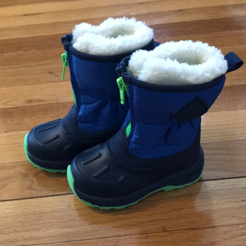 Carter’s snow boots. Size 5